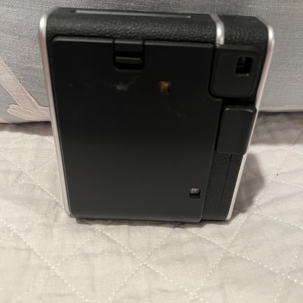Fujifilm Instax Mini 40 - Classic Black and Silver - Picture 2 of 2